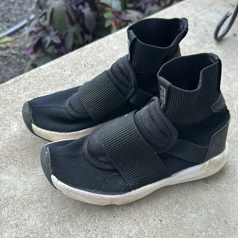 Zara Kids Black slip on sneakers size 32